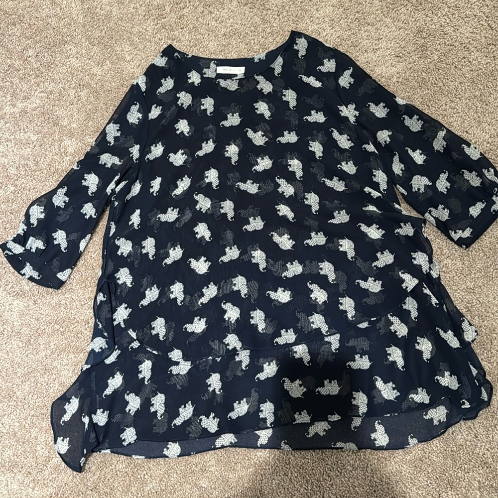 💜 3 for $10 Navy Blue Blouse with White Pattern